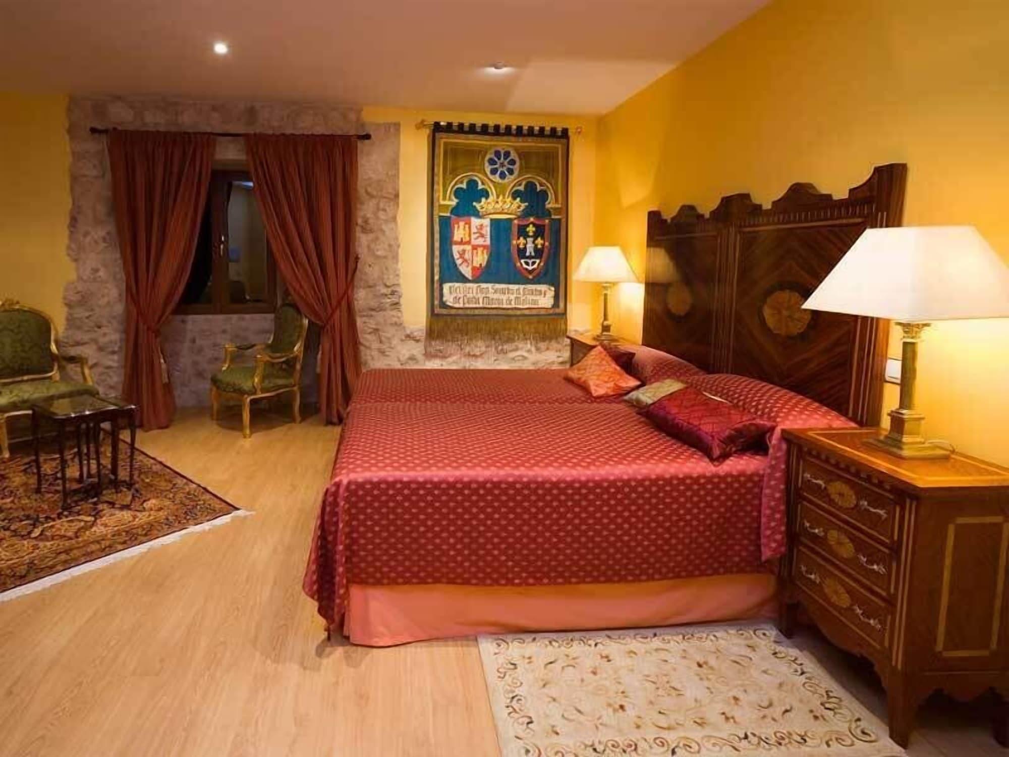 Residencia Real Del Castillo De Curiel Curiel de Duero Exterior photo